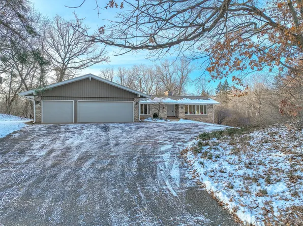 3 Quail Ln, North Oaks, MN 55127