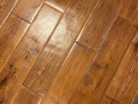 Solid wood wide plank 