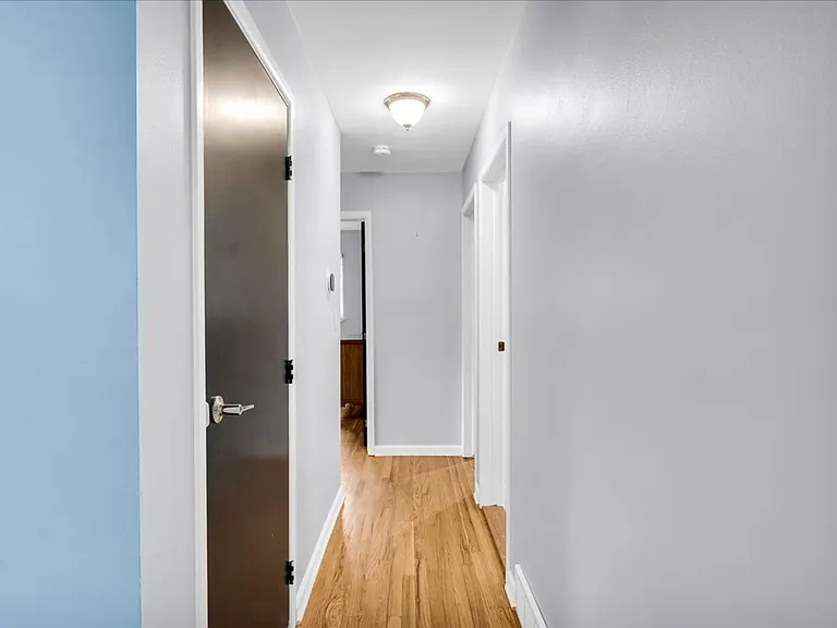 1554 Cynthia Ave — Photo 9