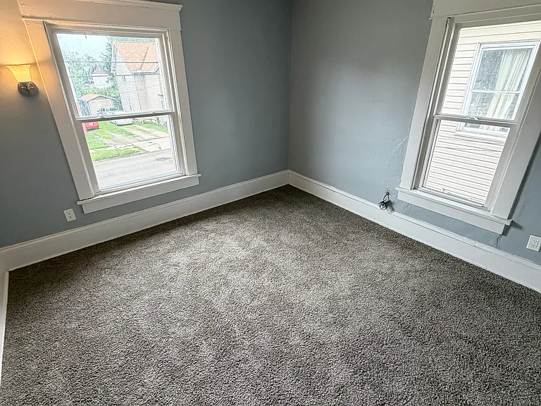 1035 Cherry Ave NE — Photo 9