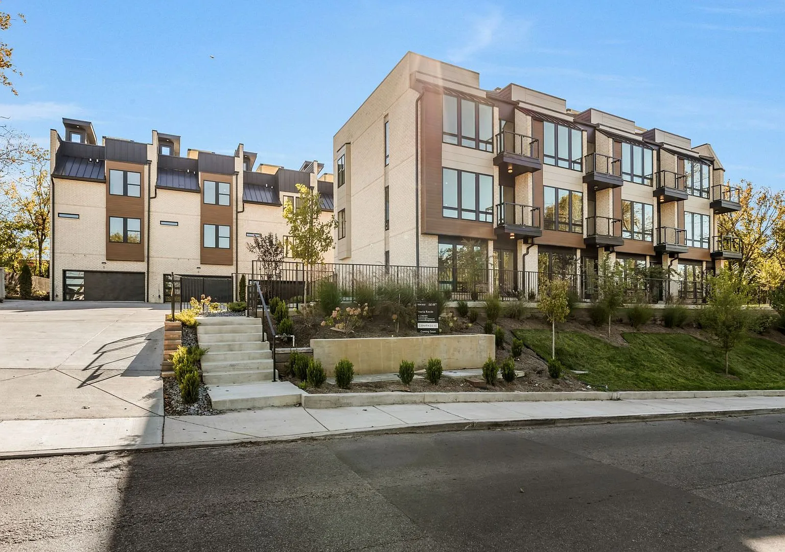Luxury Living in East Nashville — Photo 2