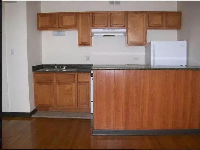 2nd image of 7855 S Escanaba Ave #2nd