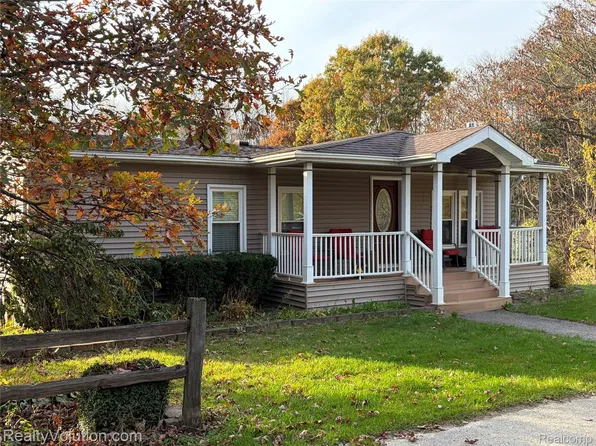 5057 Skelton Rd, Columbiaville, MI 48421