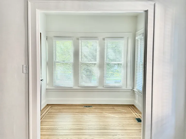 2325 Glenmary Ave #1 — Photo 4