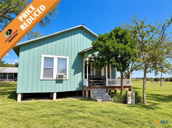 2944 State Highway 111 W, Yoakum, TX 77995