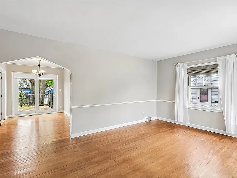 1418 57th Pl — Photo 3