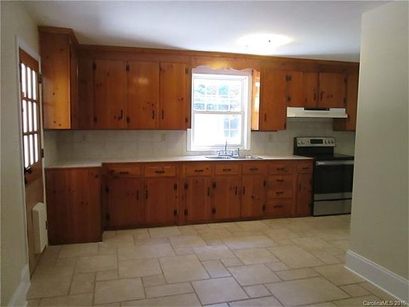 4th image of 4839 Amity Pl