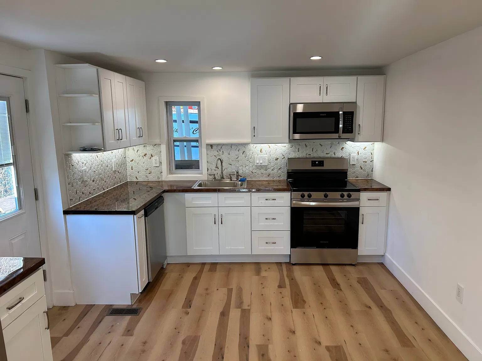 640 Roosevelt Dr — Photo 1