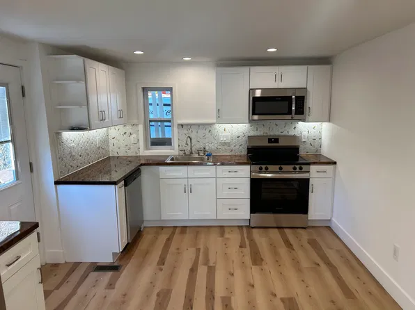 640 Roosevelt Dr, Oxford, CT 06478