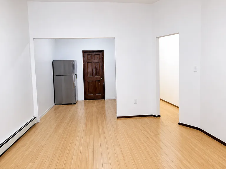136 Jefferson Ave #4 — Photo 4