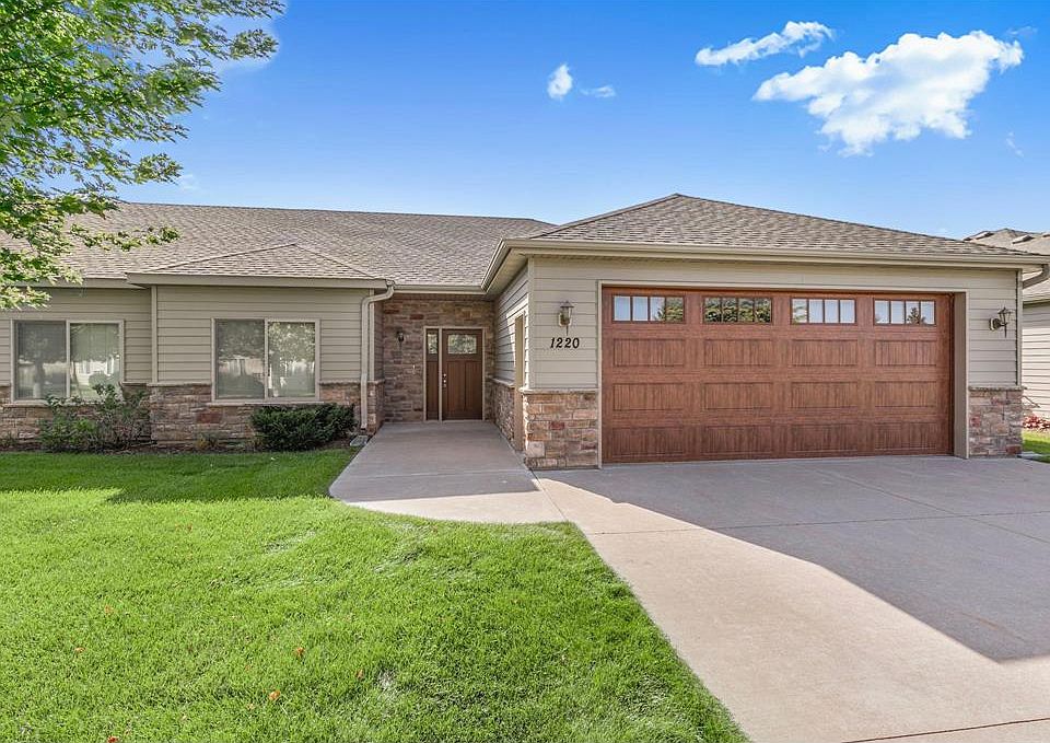 1st image of 1220 Scout Dr