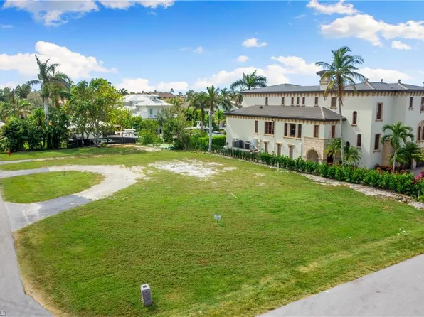 1585 Pelican AVE, NAPLES, FL 34102