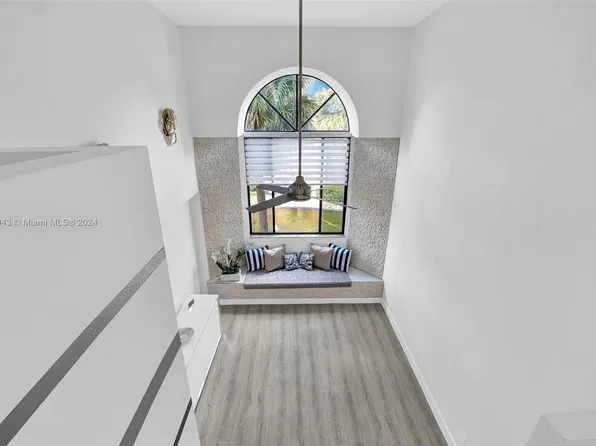 15555 N Miami Lakeway N #202, Hialeah, FL 33014