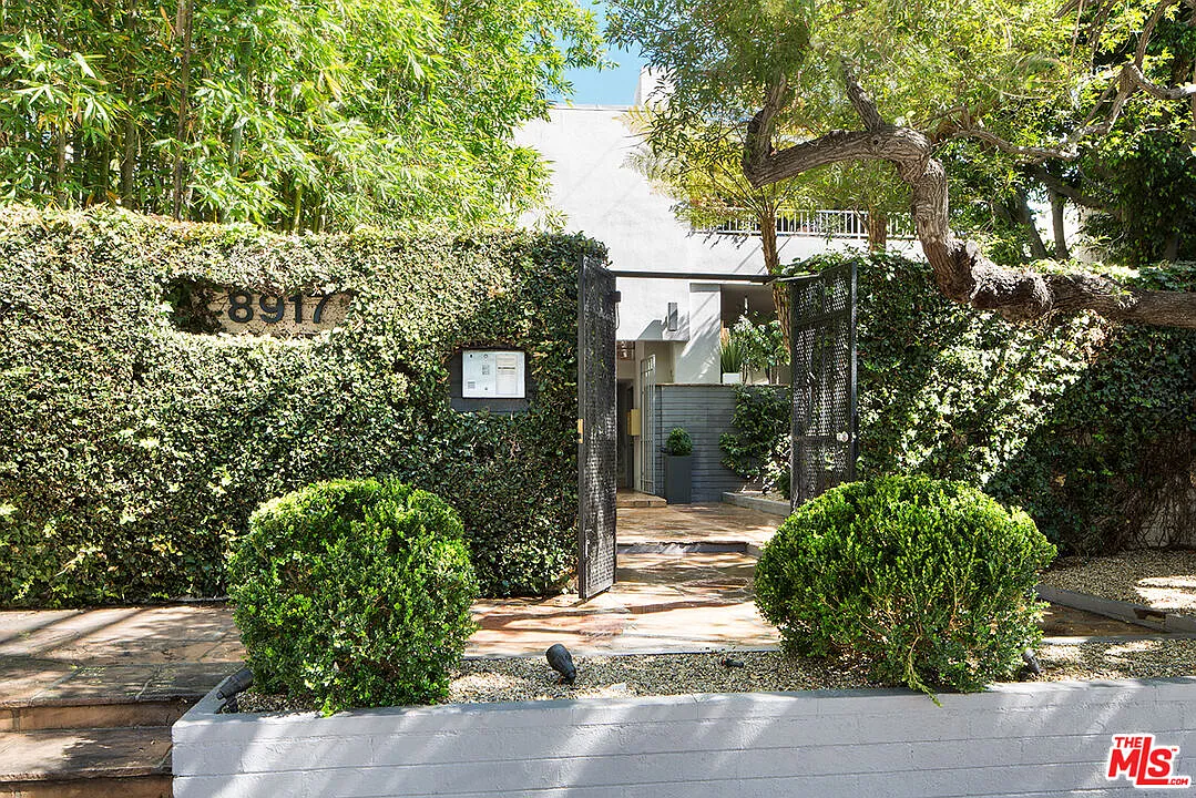 1 bed, 1.0 bath, 1100 sqft, $4,472 — Photo 1