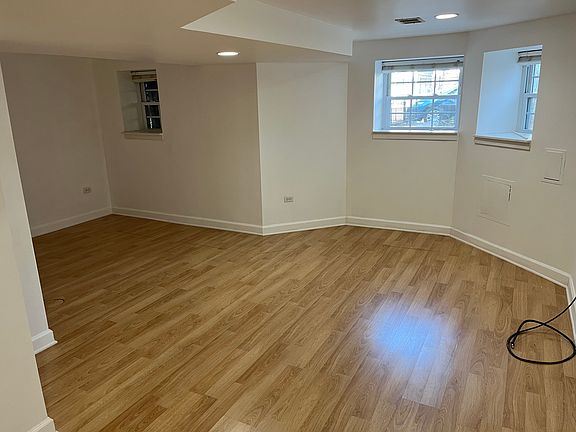 5th image of 1333 W Barry Ave #G