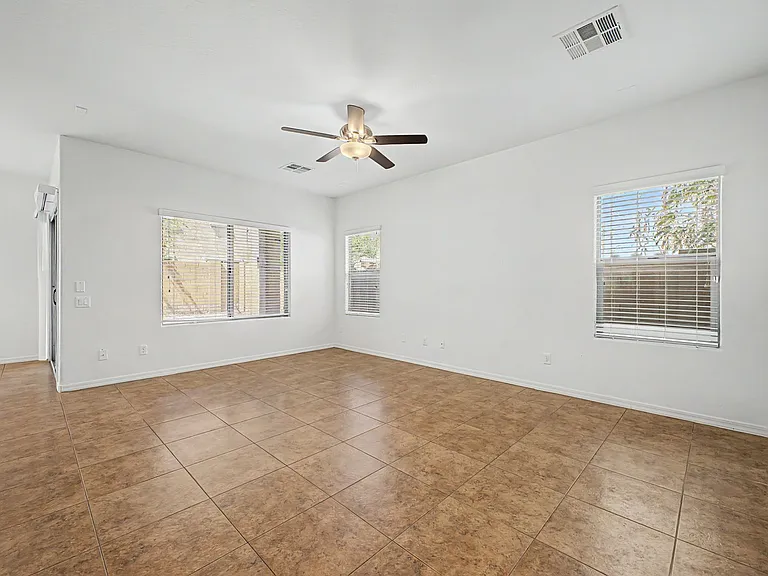 2048 W Monte Cristo Ave — Photo 9