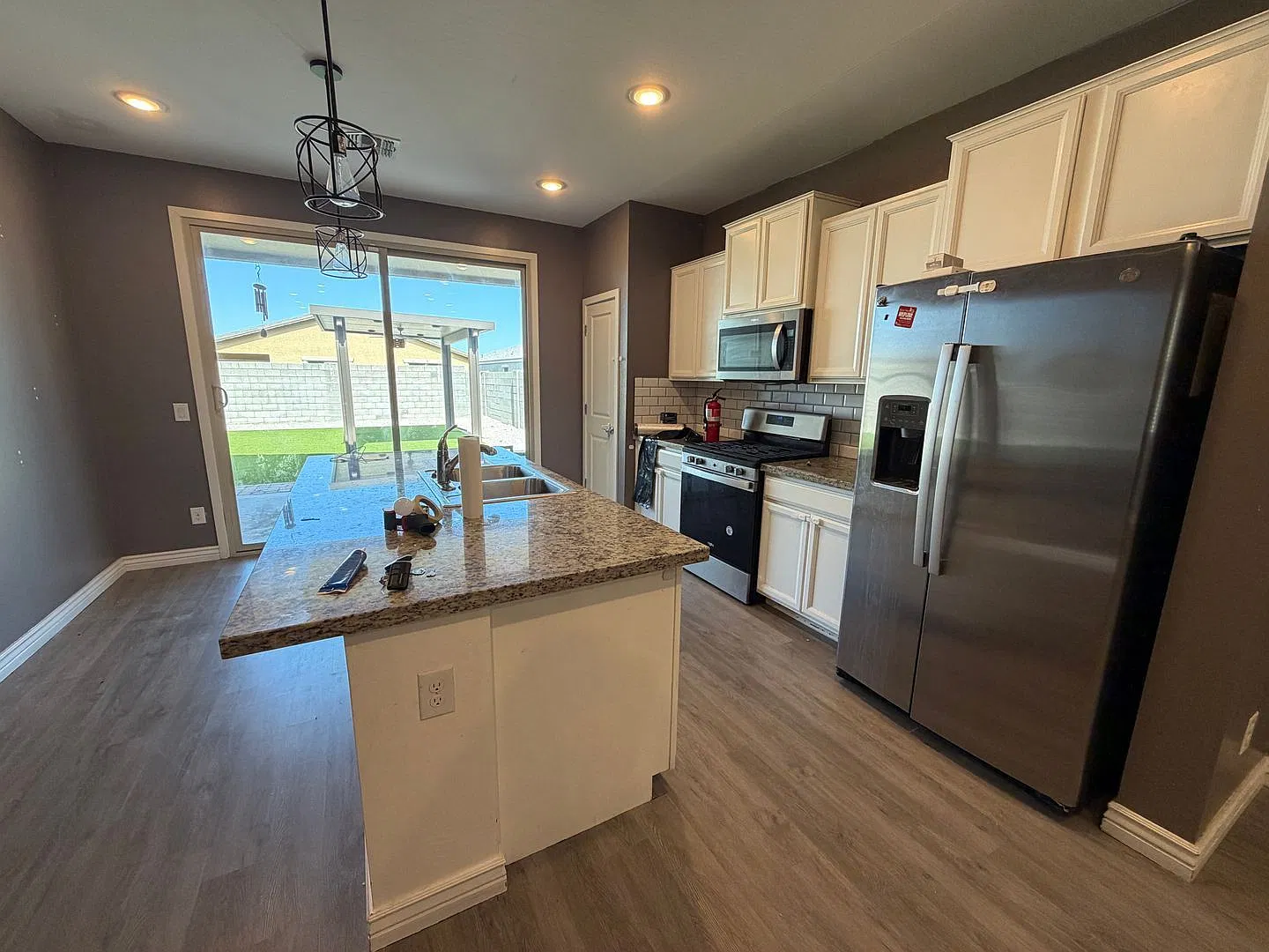 3 bed, 2.0 bath, 1295 sqft, $1,900 — Photo 3