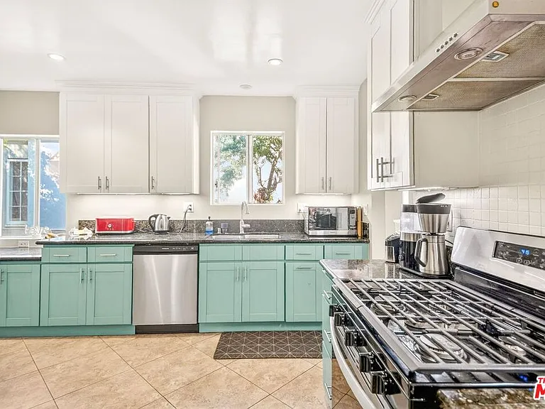 9928 Robbins Dr — Photo 36