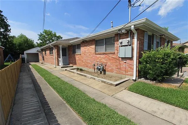 3 bed, 1.5 bath, 1200 sqft, $1,850 — Photo 2