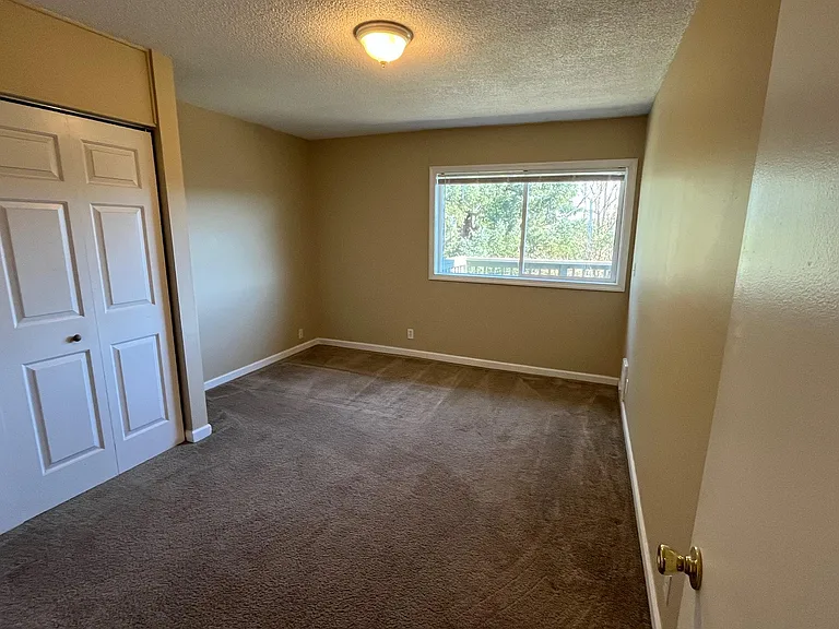 4805 Chestnut St #8 — Photo 5