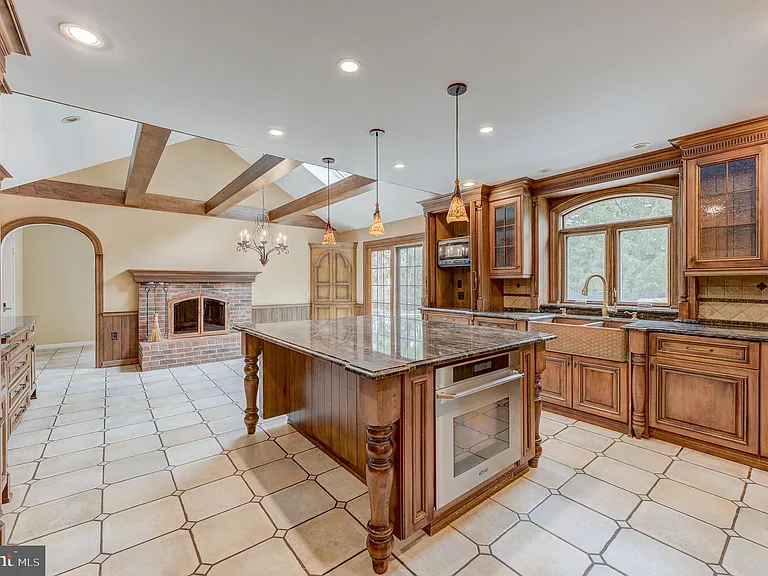 42 Ellsworth Dr — Photo 13