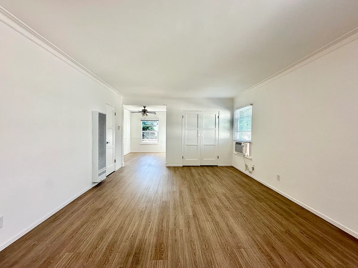Building Photo - 1325 N Fairfax Ave #10
