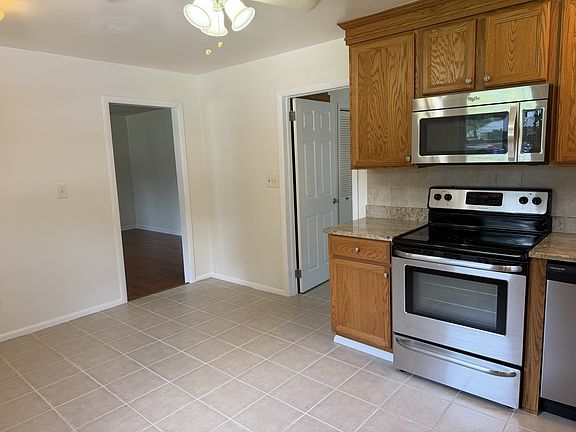 3rd image of 132 Marion Dr #132