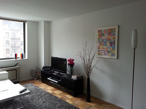 2nd image of 275 W 96th St APT 7L