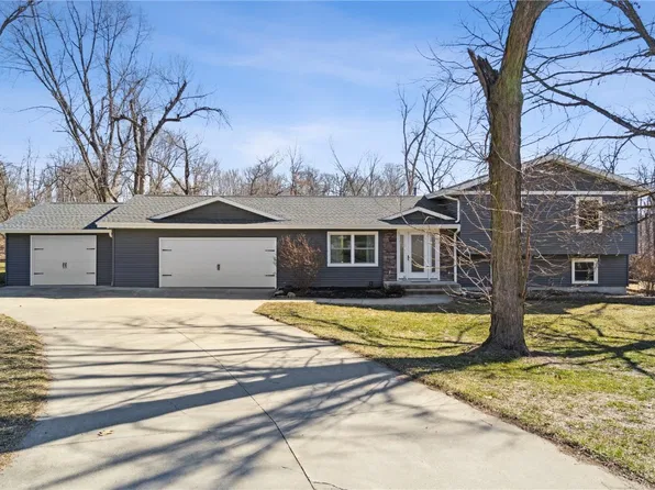 4090 W Valley Dr, Cedar Rapids, IA 52411