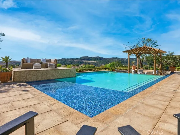 8 Cadencia St, Mission Viejo, CA 92694