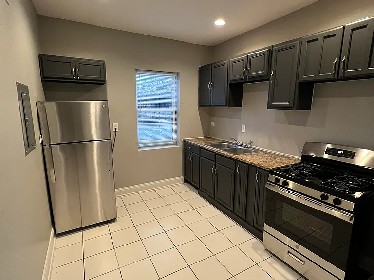 7053 S Dante Ave #1W — Photo 3