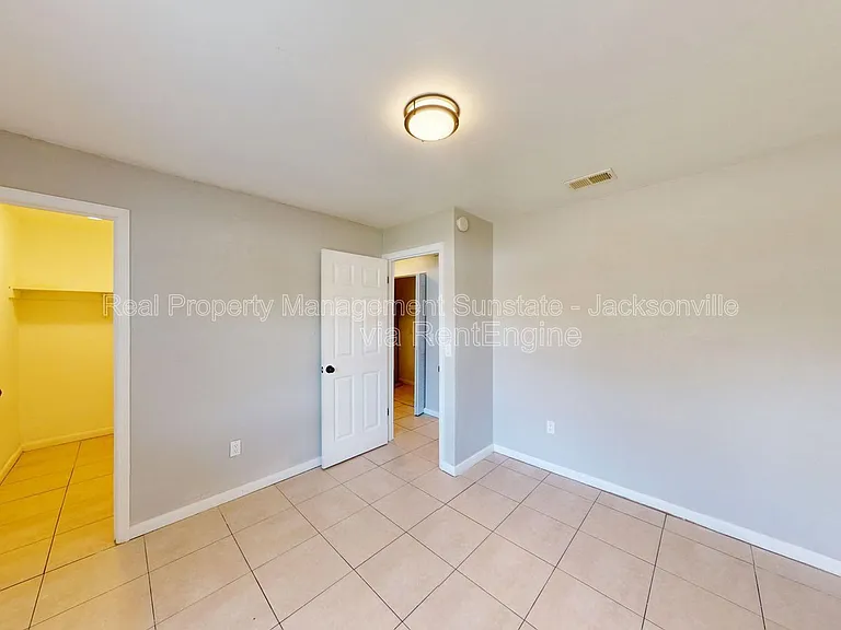 1010 Bronson St #3 — Photo 11