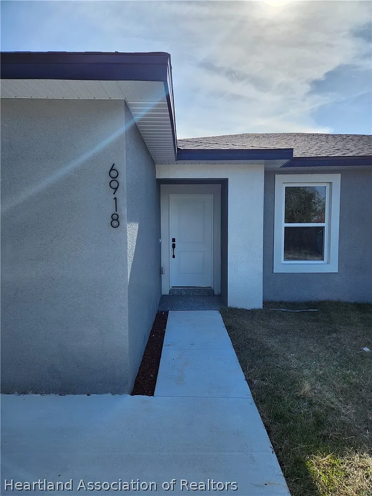 Building Photo - 6918 Dickinson Dr