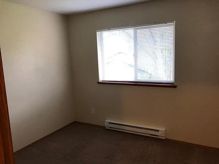 621 NE Kane Dr #103 — Photo 9