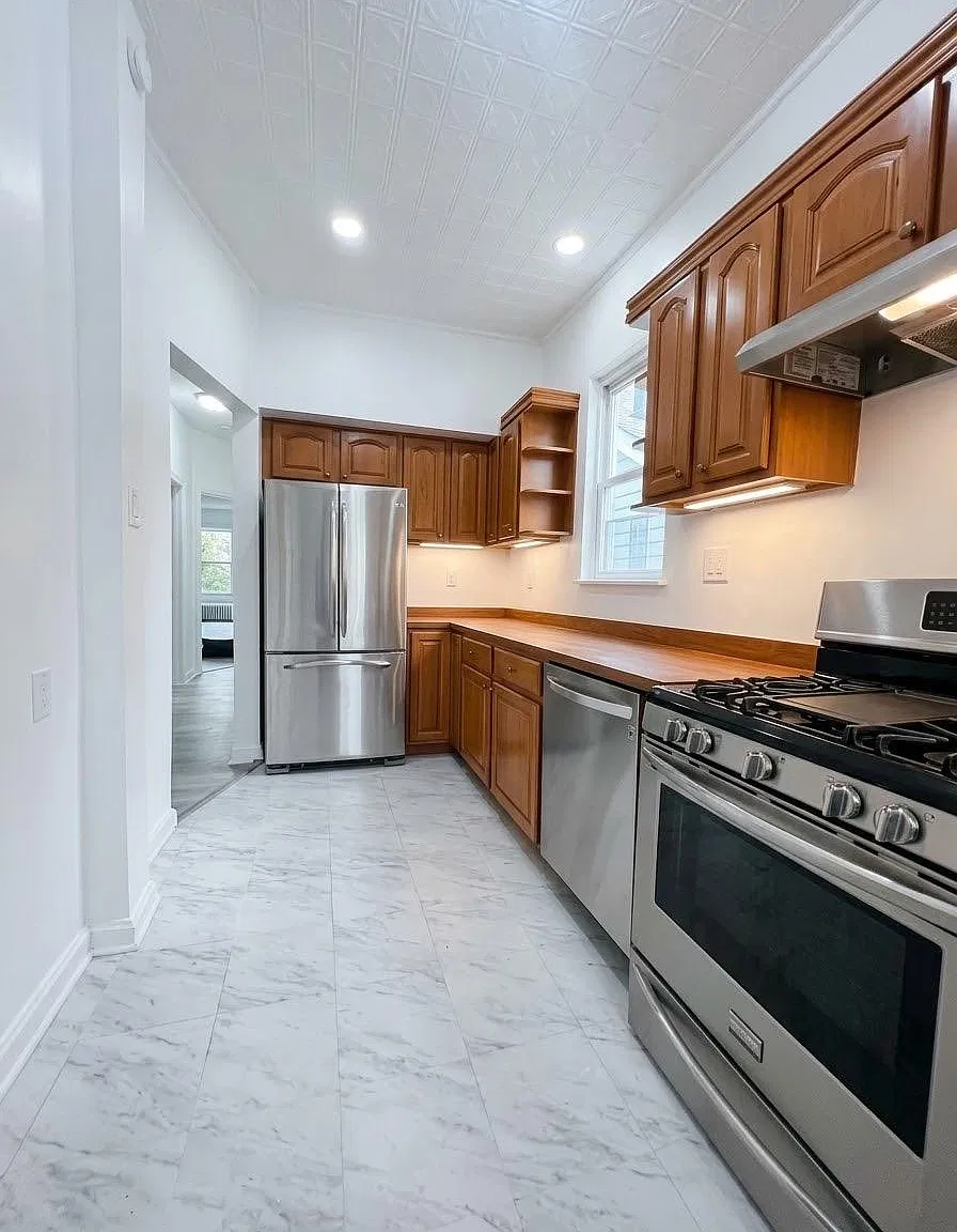 3 bed, 1.0 bath, 1766 sqft, $3,800 — Photo 2