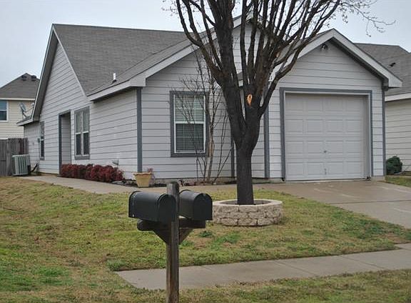 2nd image of 10721 Many Oaks Dr