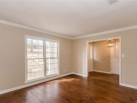5th image of 207 Holly Brook Dr