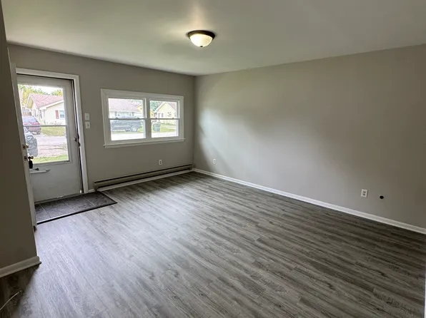 220-226 S Virginia St, Coal City, IL 60416