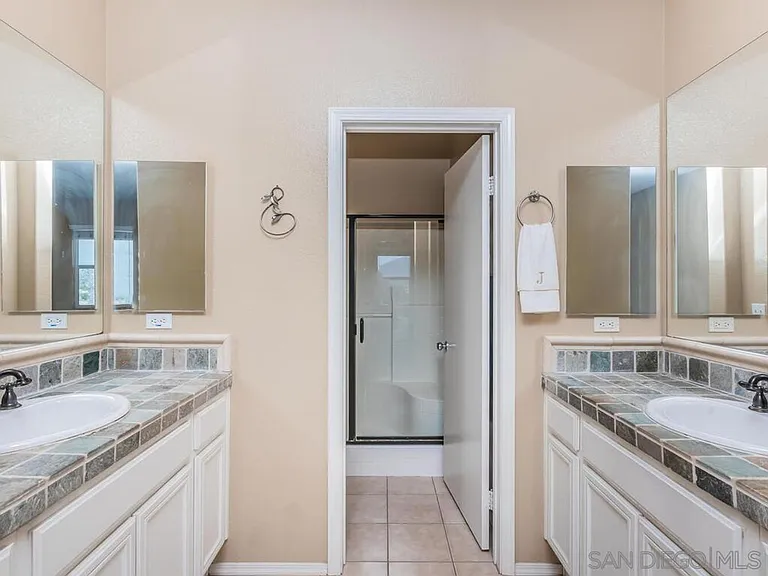 425 S Meadowbrook Dr S #144 — Photo 14