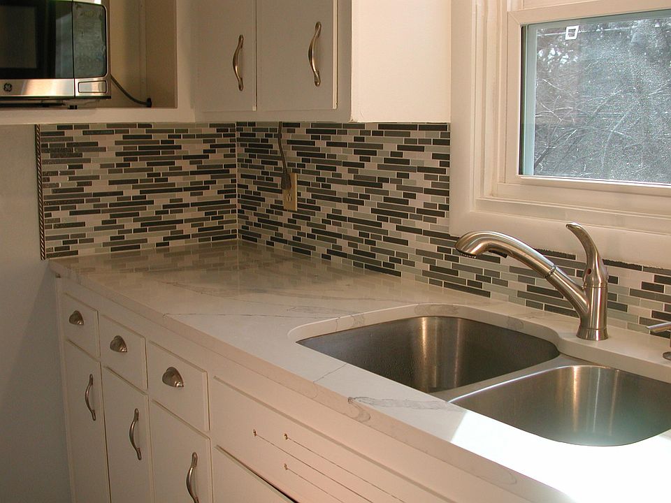Quartz kitchen counter, mosaic back splash, stainless steel sink