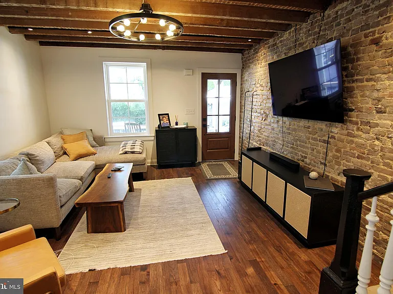 154 Wood St — Photo 3