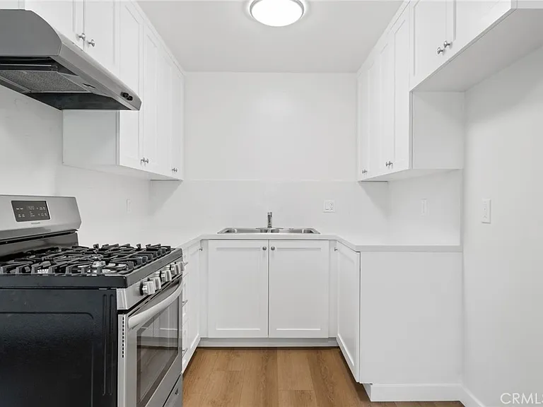 121 E Bay St #D — Photo 9