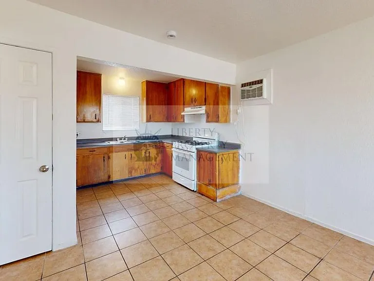 953 W Yosemite Ave #12 — Photo 4