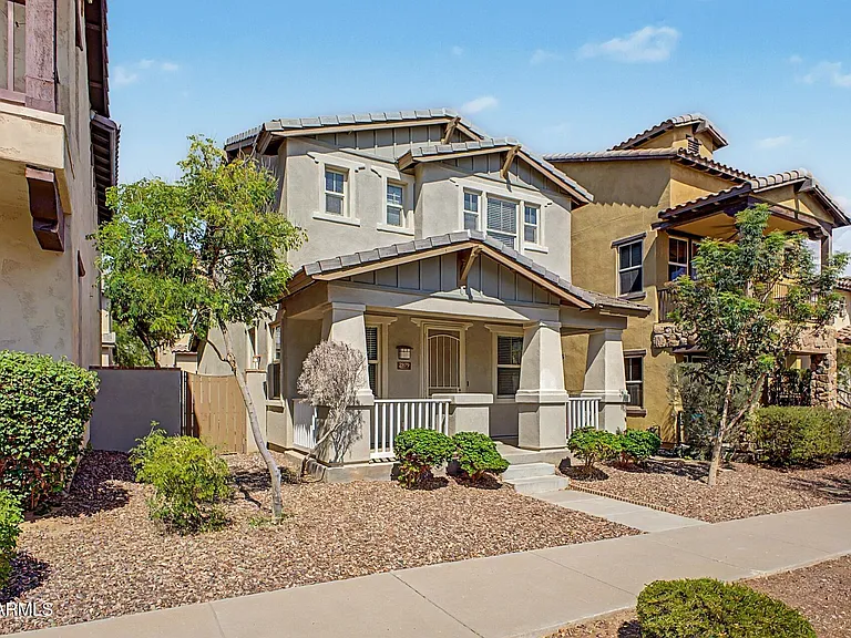 2879 N Claire Dr — Photo 2