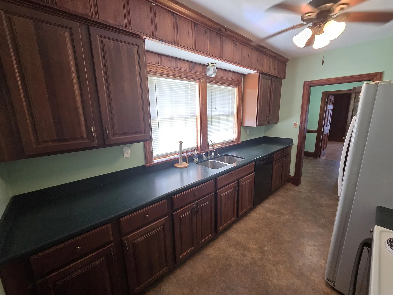 3 bed, 1.5 bath, 1748 sqft, $1,800 — Photo 3