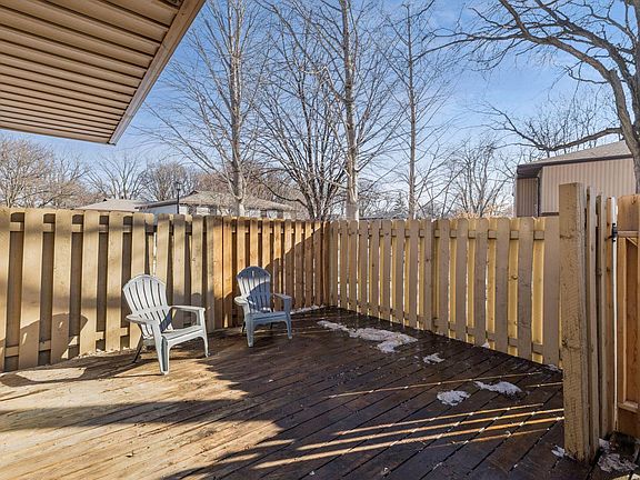 4th image of 2425 Unity Ave N