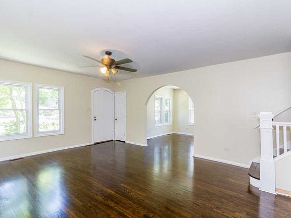 4th image of 1040 Forest Hills Ave