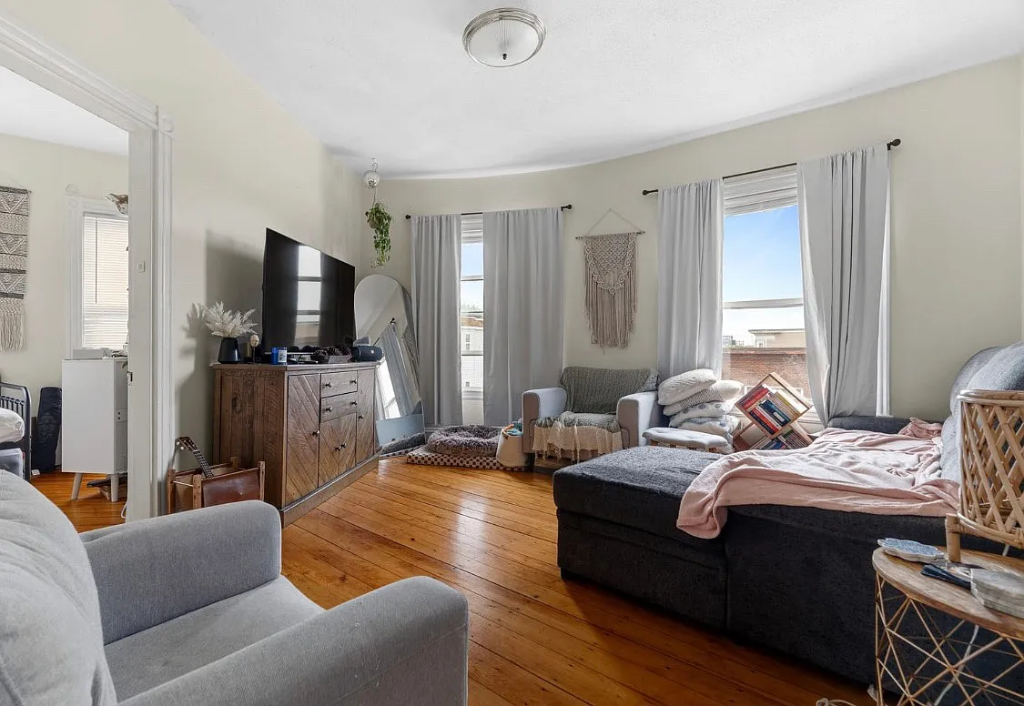 4 bed, 1.5 bath, 1400 sqft, $1,000 — Photo 3