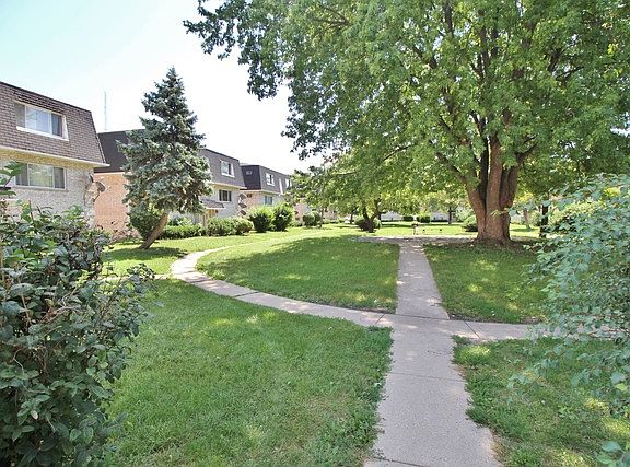 2nd image of 10012 Holly Ln