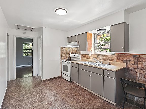 4th image of 1111 Canaan Ave